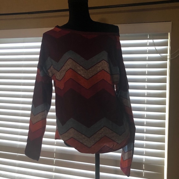 💥Off the Shoulder Chevron Print Top💥 - Picture 4 of 4